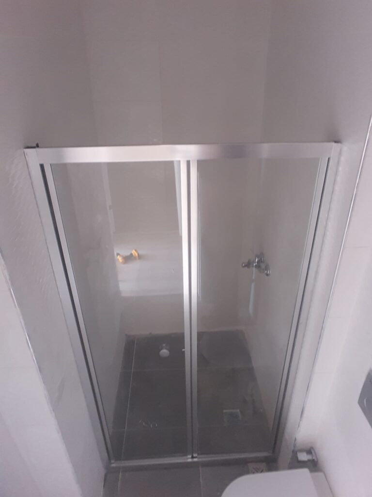 Bursa Duşakabin Camı Sakarya Mahallesi